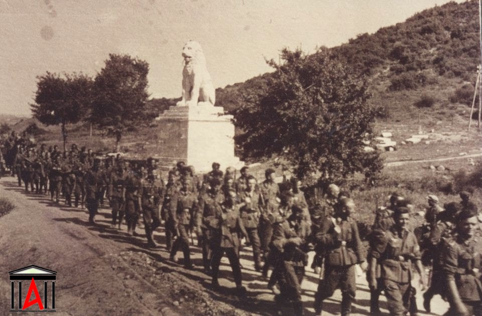 Γερμανικό τμήμα μπροστά στο λιοντάρι Αμφίπολης, ΠΕΡΙΟΧΗ ΚΕΡΔΥΛΛΙΩΝ ΣΕΡΡΩΝ τον Απρίλιο του 1941.